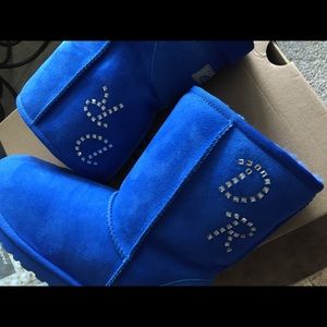 UGG AUTHENTIC CUSTOM-MADE ROYAL SKY BLUE MONOGRAM (DR) SWAROVSKI ELEMENT…